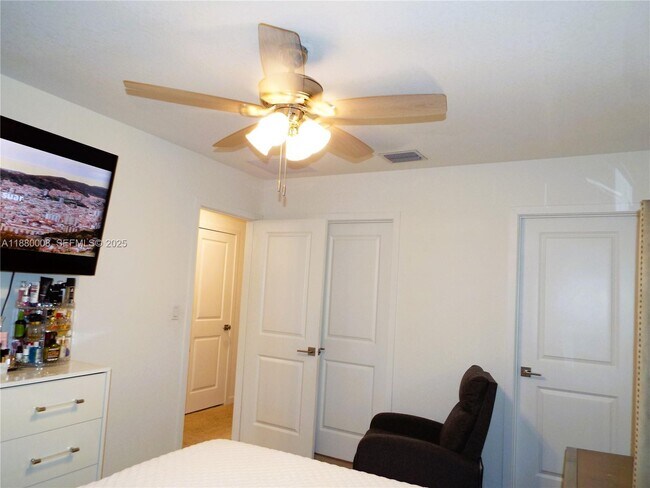 Building Photo - 2363 SE 11th St