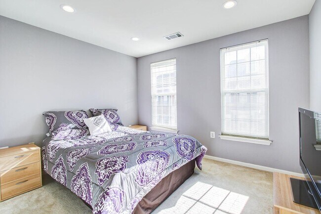 Building Photo - 8114 Anna Ct