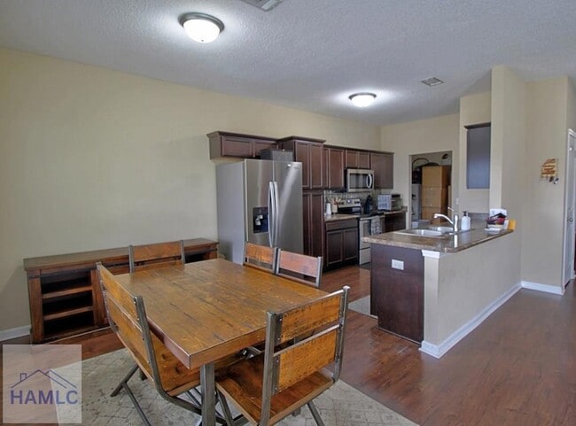 Building Photo - 1290 Windrow Dr