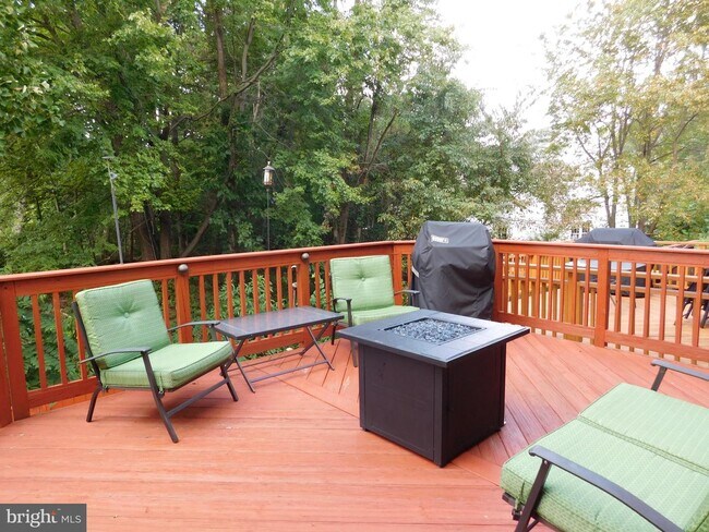 Building Photo - 8487 Springfield Oaks Dr