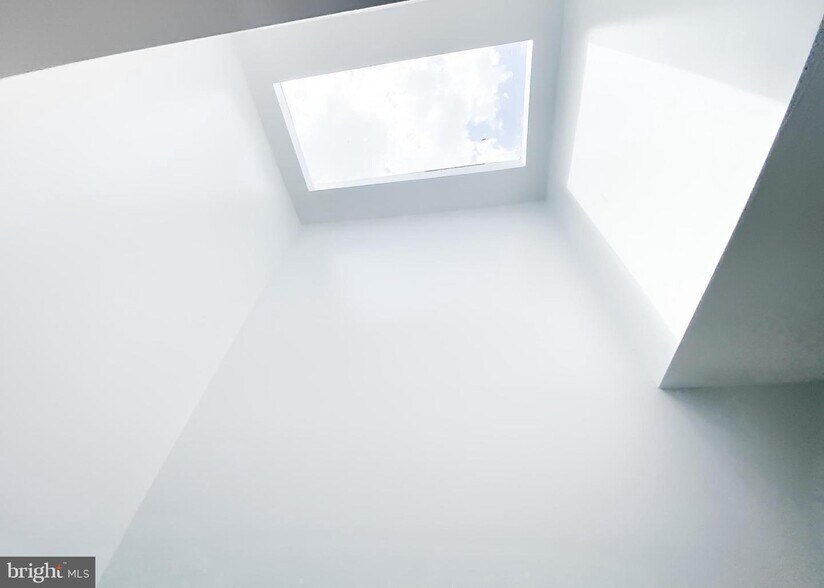 Building Photo - 1537 Kenilworth Ave NE