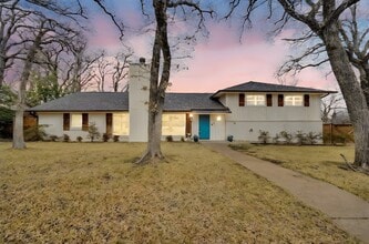 Building Photo - 3301 Yellowstone Dr