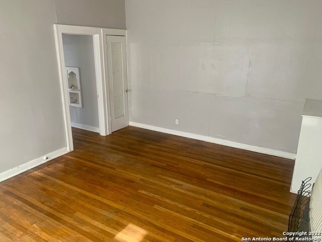 Building Photo - 1140 W Ashby Pl