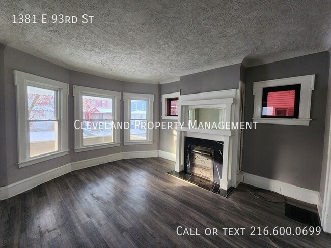 Building Photo - 1381 E 93rd St