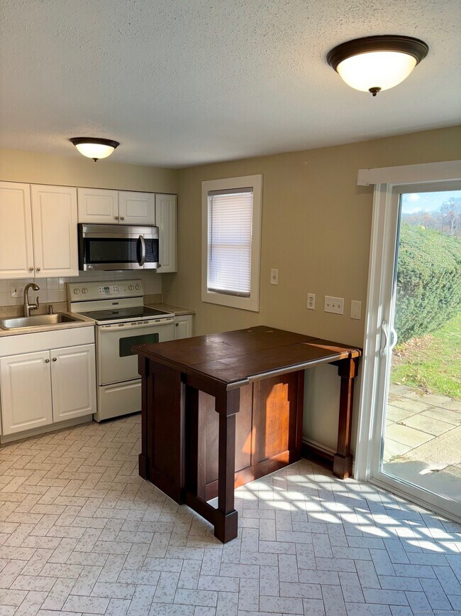 Building Photo - 211 E Main St