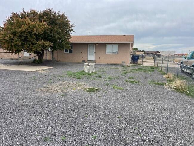 Building Photo - 1028 E Mallon Dr