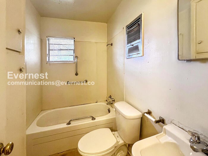 Building Photo - 1814 1/2 South Cross Street