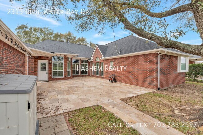 Building Photo - 2315 Blue Water Bay Dr