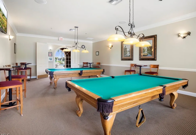 Building Photo - Chic 2BR Condo in Prime North Naples Locat...