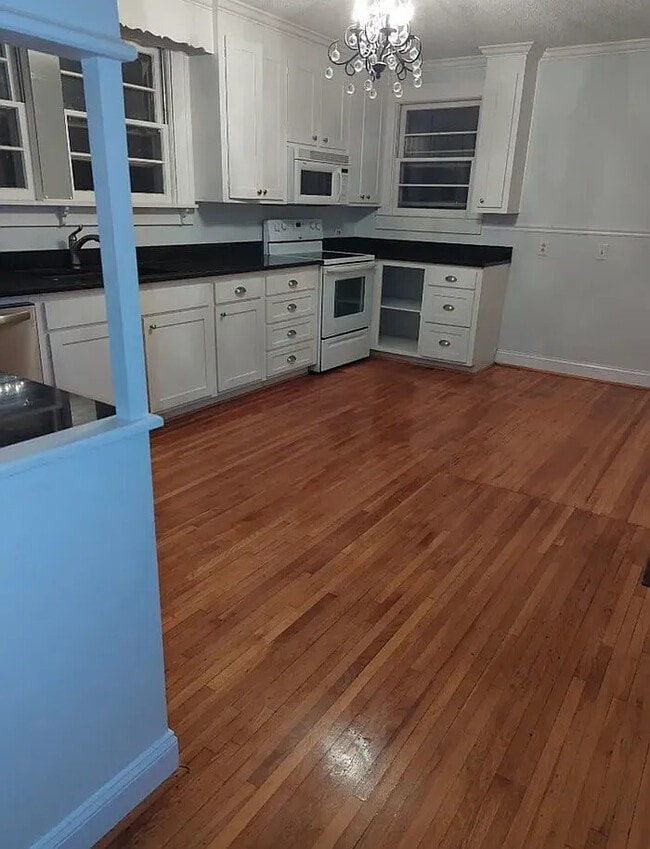 Building Photo - 221 Old Cedar Rock Rd