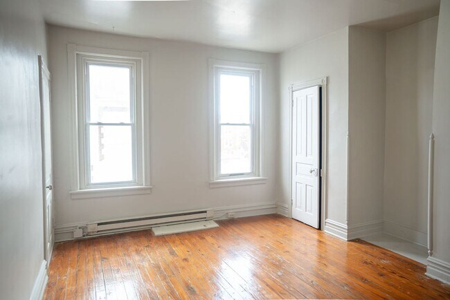 Building Photo - Spacious 4-Bedroom Home Near Kutztown University – Prime Downtown Location