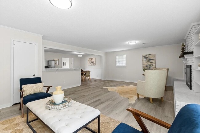 Building Photo - Charming 3BR Home on a Quiet Cul-de-Sac with Large Fenced Yard