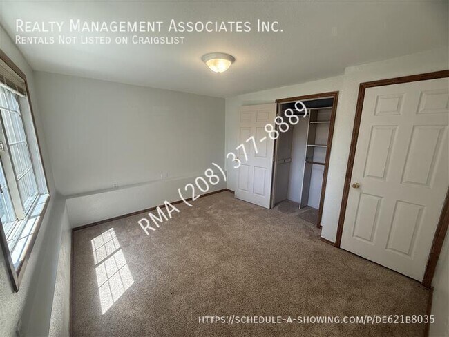 Building Photo - 3540 S Summerset Way
