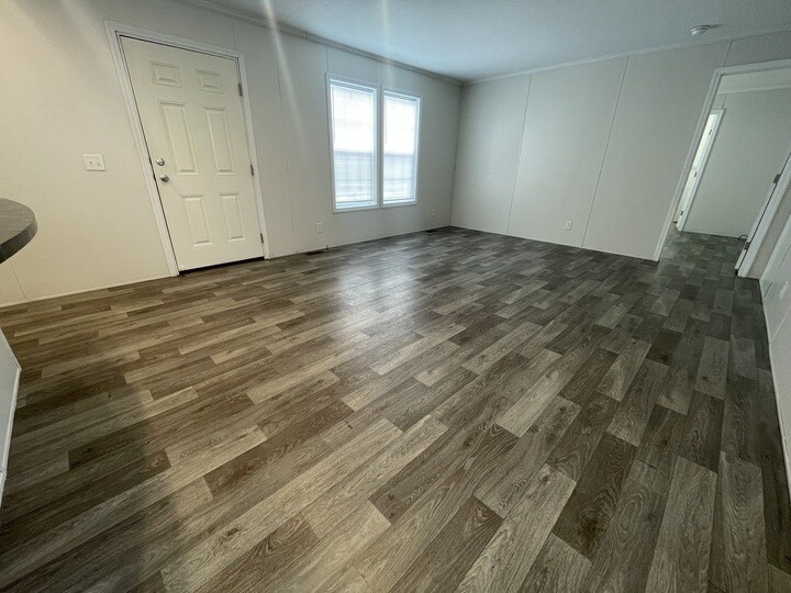 Building Photo - 38171 Ducharme Dr