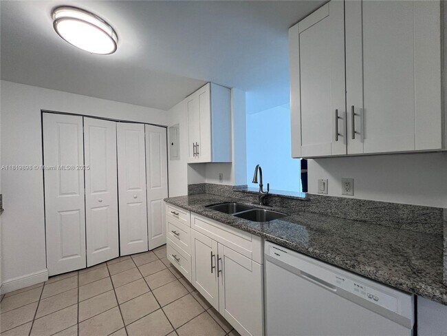 Building Photo - 1250 S Miami Ave