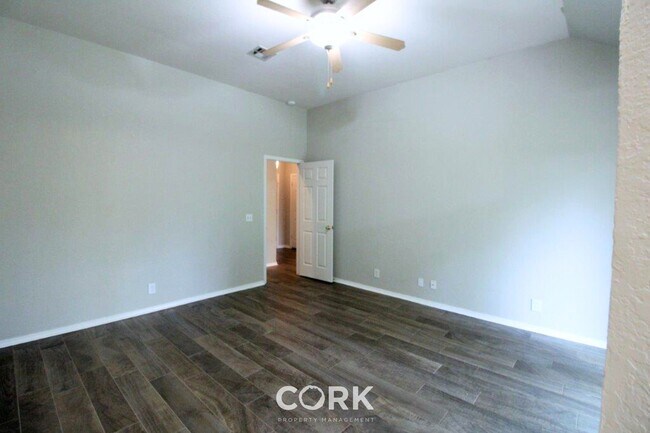 Building Photo - 927 Castle Rd