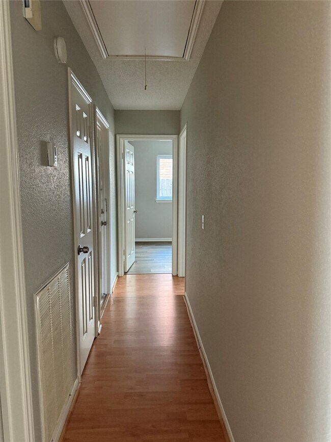 Building Photo - 3610 Bartons Ln