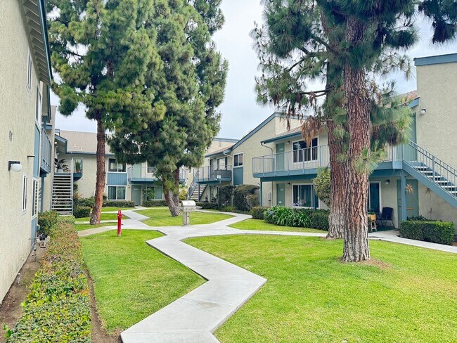 Building Photo - Bay Street Apts