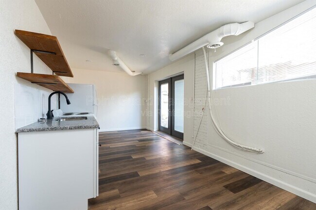 Building Photo - 421 N Emporia Ave