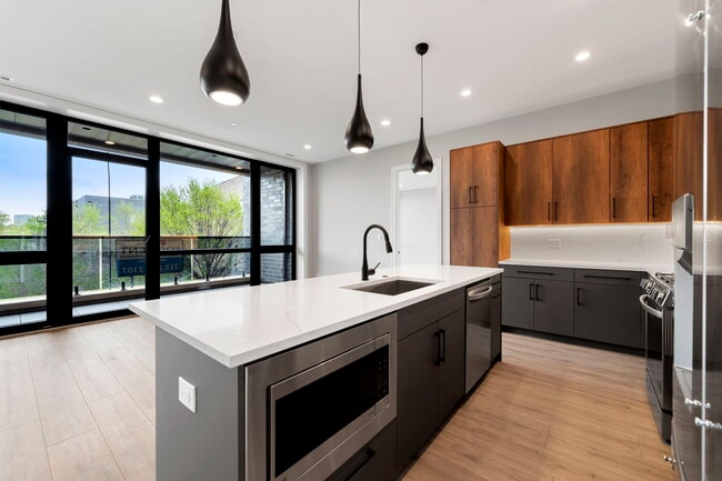 Building Photo - 1718 S Halsted St