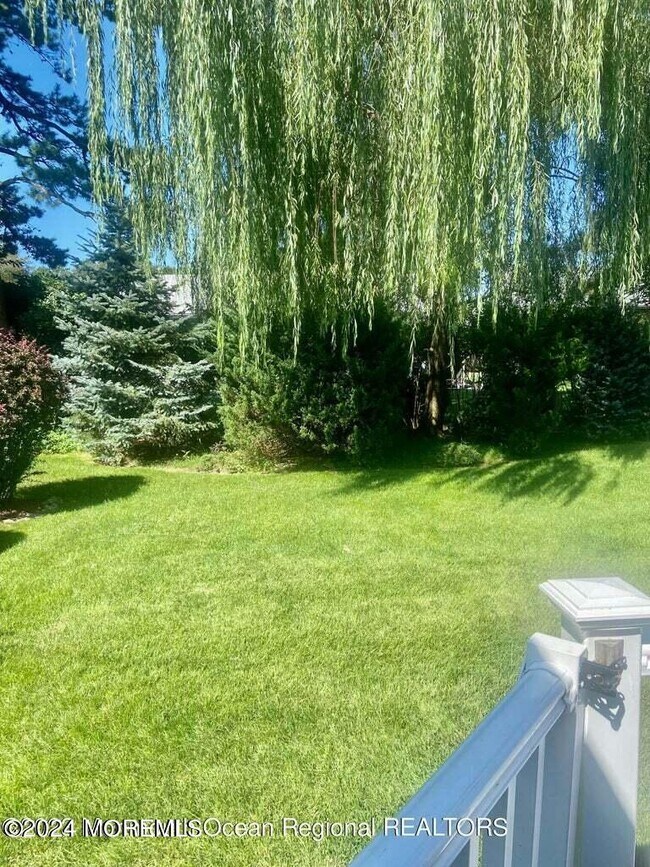 Building Photo - 7 Basset Dr