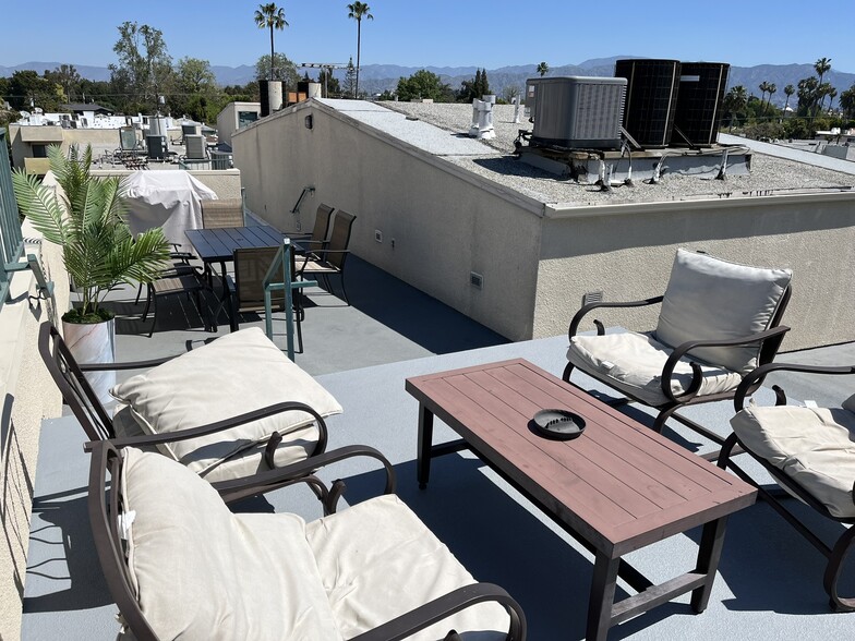 Building Photo - 11155 Aqua Vista St