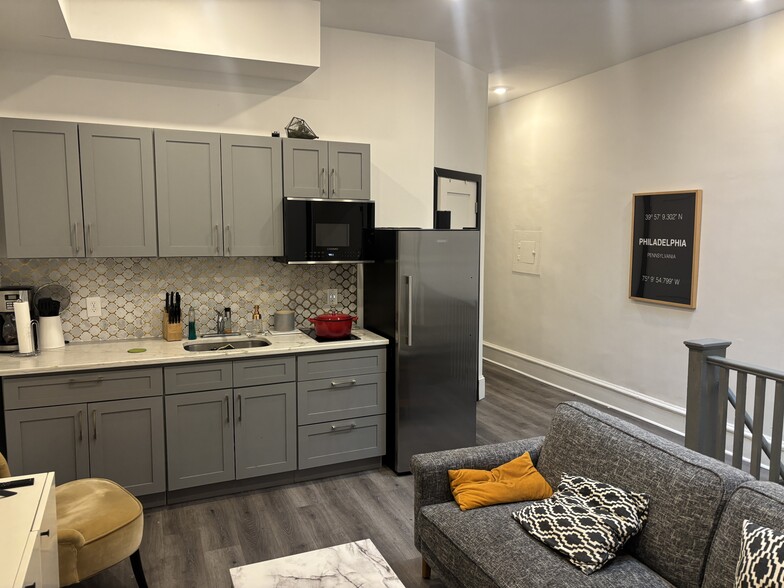 Building Photo - 2313 N Front St