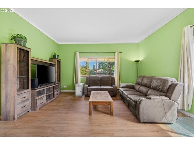 Building Photo - Quarter Acre Comfort