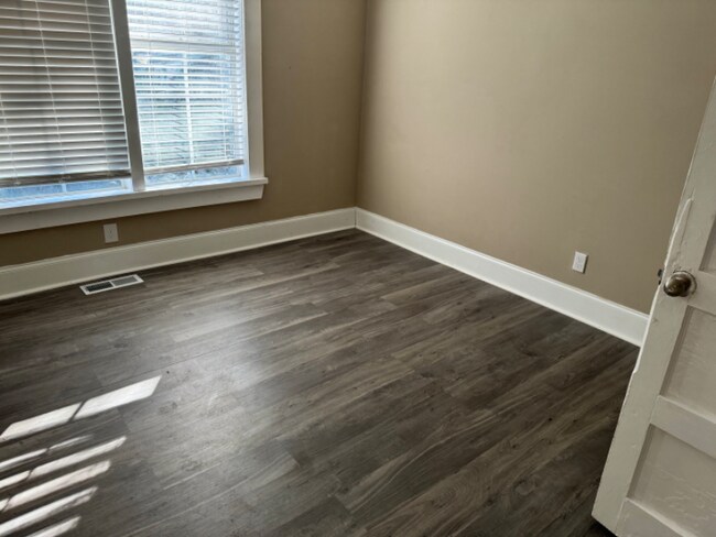 Building Photo - 14 Church St