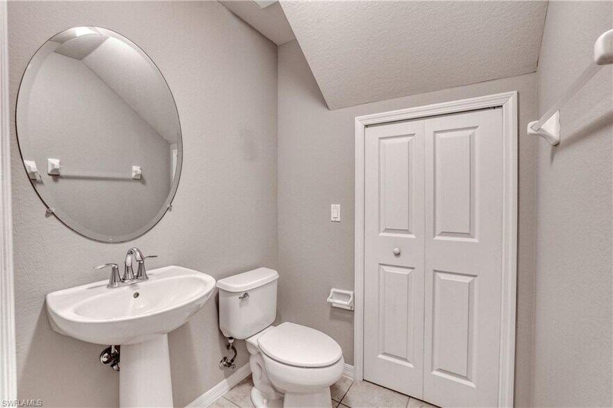 Building Photo - 9093 Gervais Cir