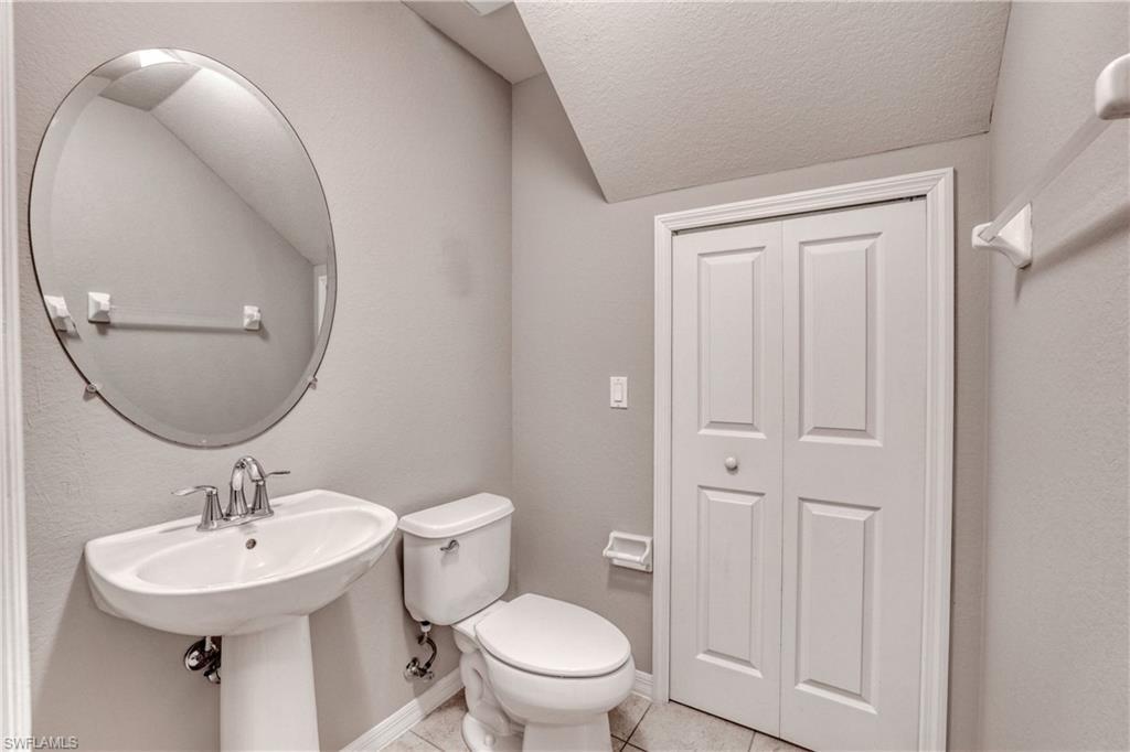 Building Photo - 9093 Gervais Cir