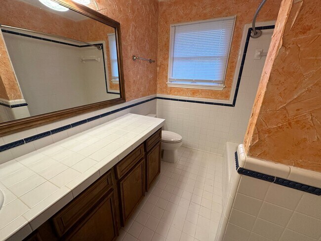 Building Photo - 606 Wilshire - 4/Bed 2/Bath