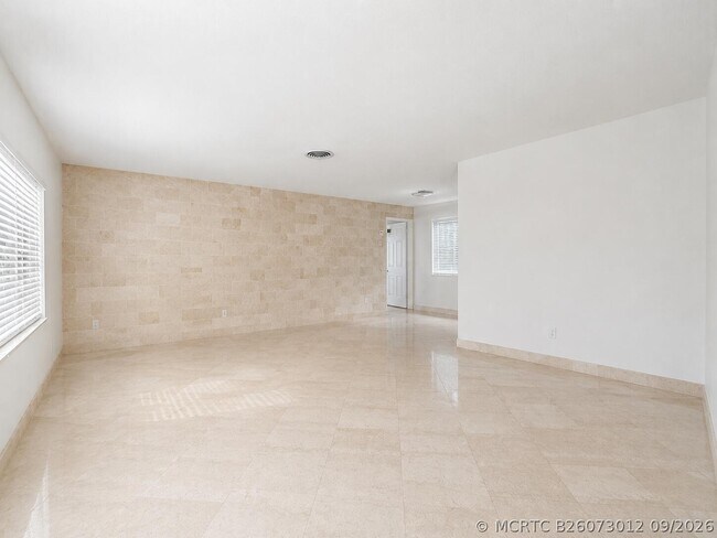 Building Photo - 10873 Magnolia St