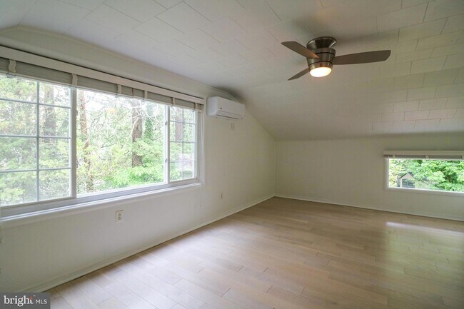 Building Photo - 400 Dean Dr