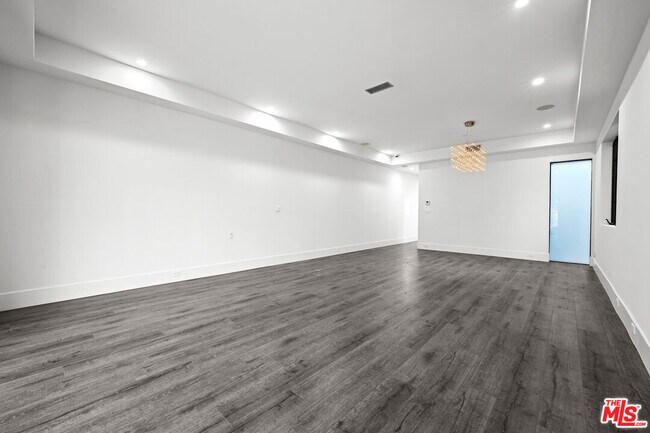 Building Photo - 1613 S Wooster St