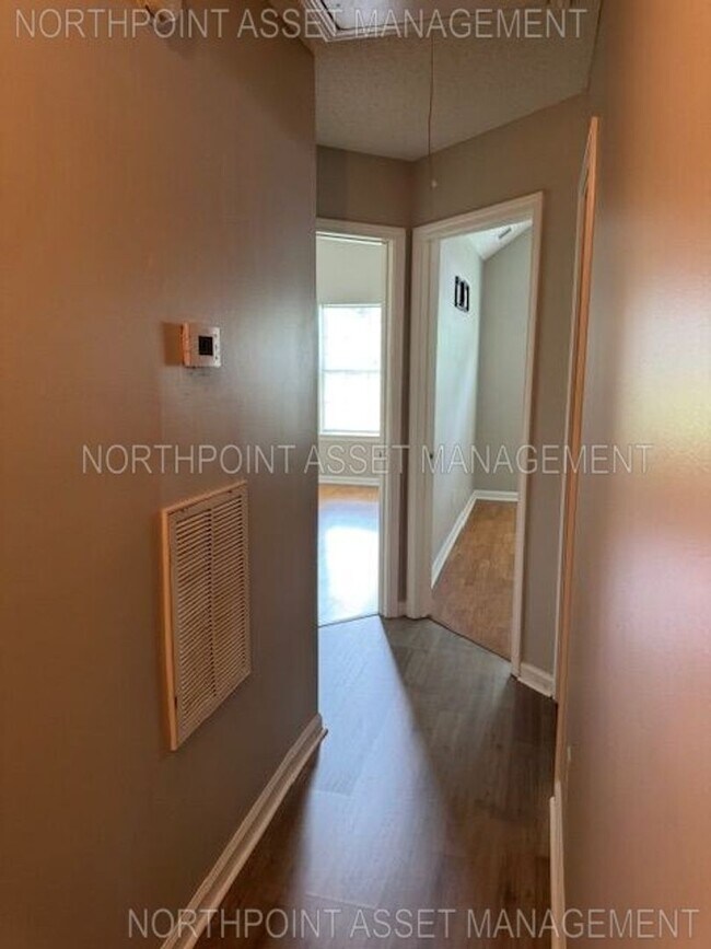 Building Photo - Beautiful 3BR 2BA Home w/ Attached Garage in Fairburn