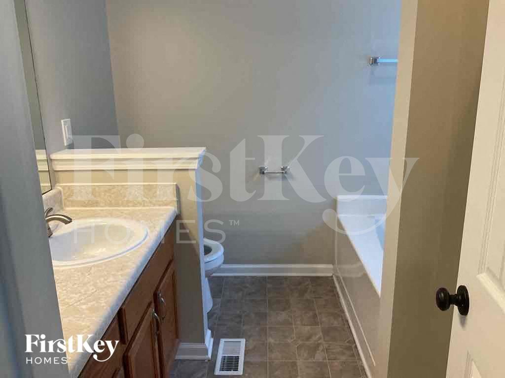 Building Photo - 58 Fairview Oak Trce