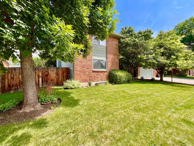 Building Photo - Spacious 4 bed/ 3 bath Two Story Home with Finished Basement - Lawn and Garden Care Included, New...