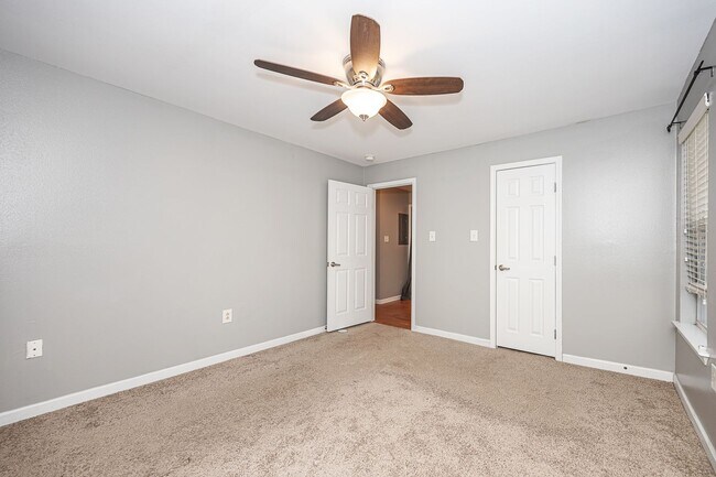 Building Photo - Harbor Landing rental with boat slip, great amenities, and a gated waterfront community lifestyle.