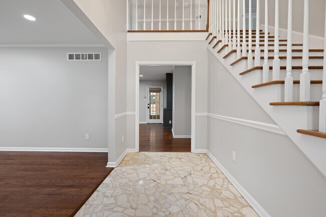 Building Photo - 1539 Brookside Dr