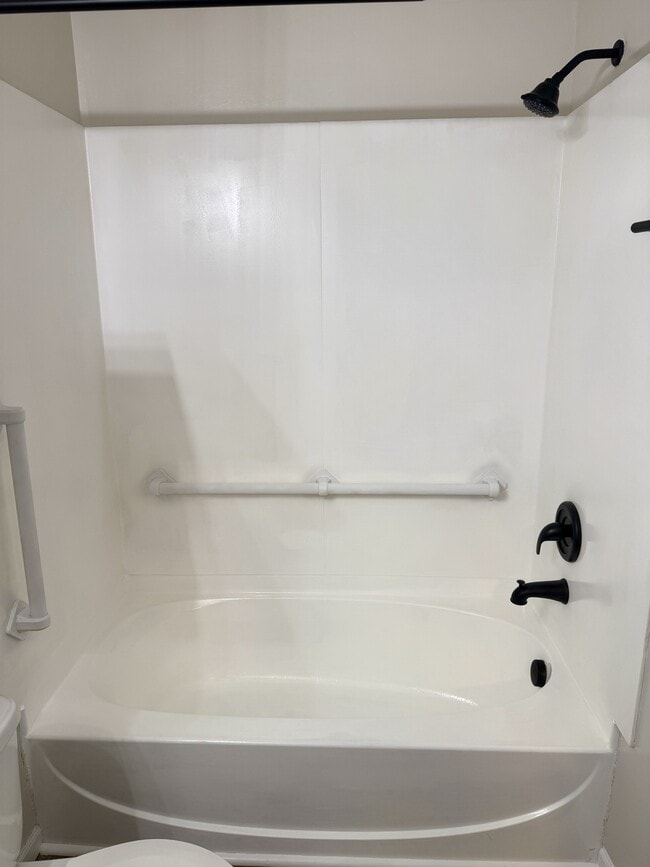 Building Photo - 4681 Grandover Dr