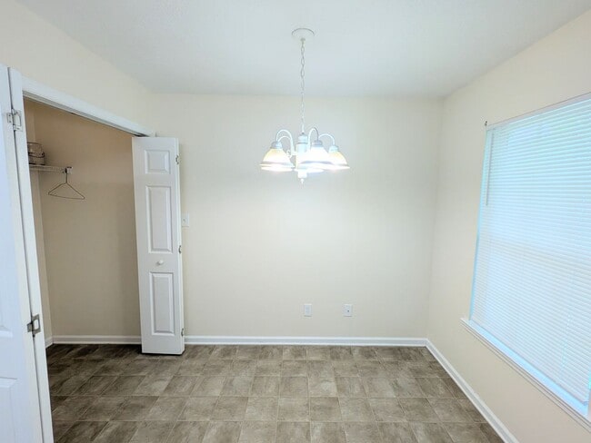 Building Photo - 526 Edgecliff Ln