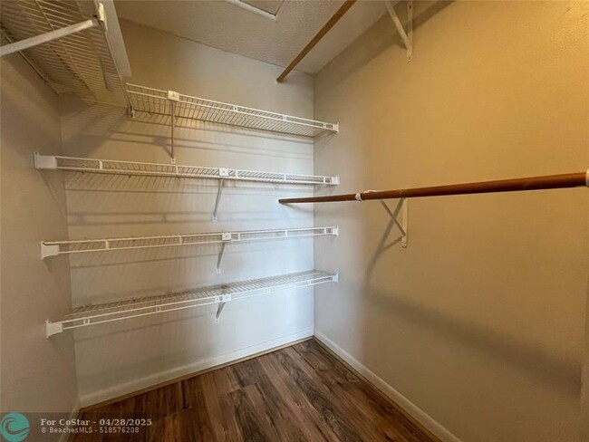 Building Photo - 9898 Nob Hill Ct