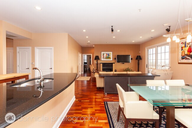 Building Photo - 4953 Oakton St