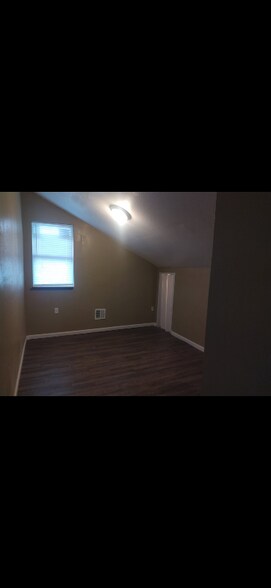 Building Photo - 1029 Rue Louis Phillippe