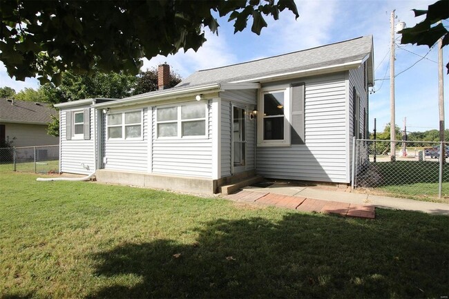 Building Photo - 300 S Donk Ave