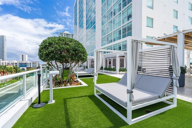 Building Photo - 400 Sunny Isles Blvd