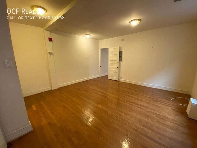 Building Photo - 316 S 43rd St