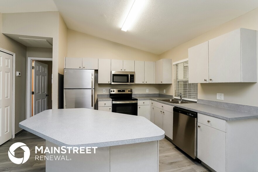 Building Photo - 126 SE 7th St