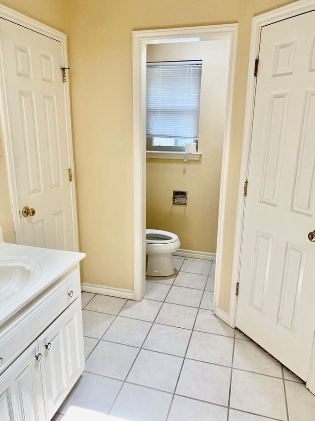 Building Photo - Lovely Home in Downtown Granbury